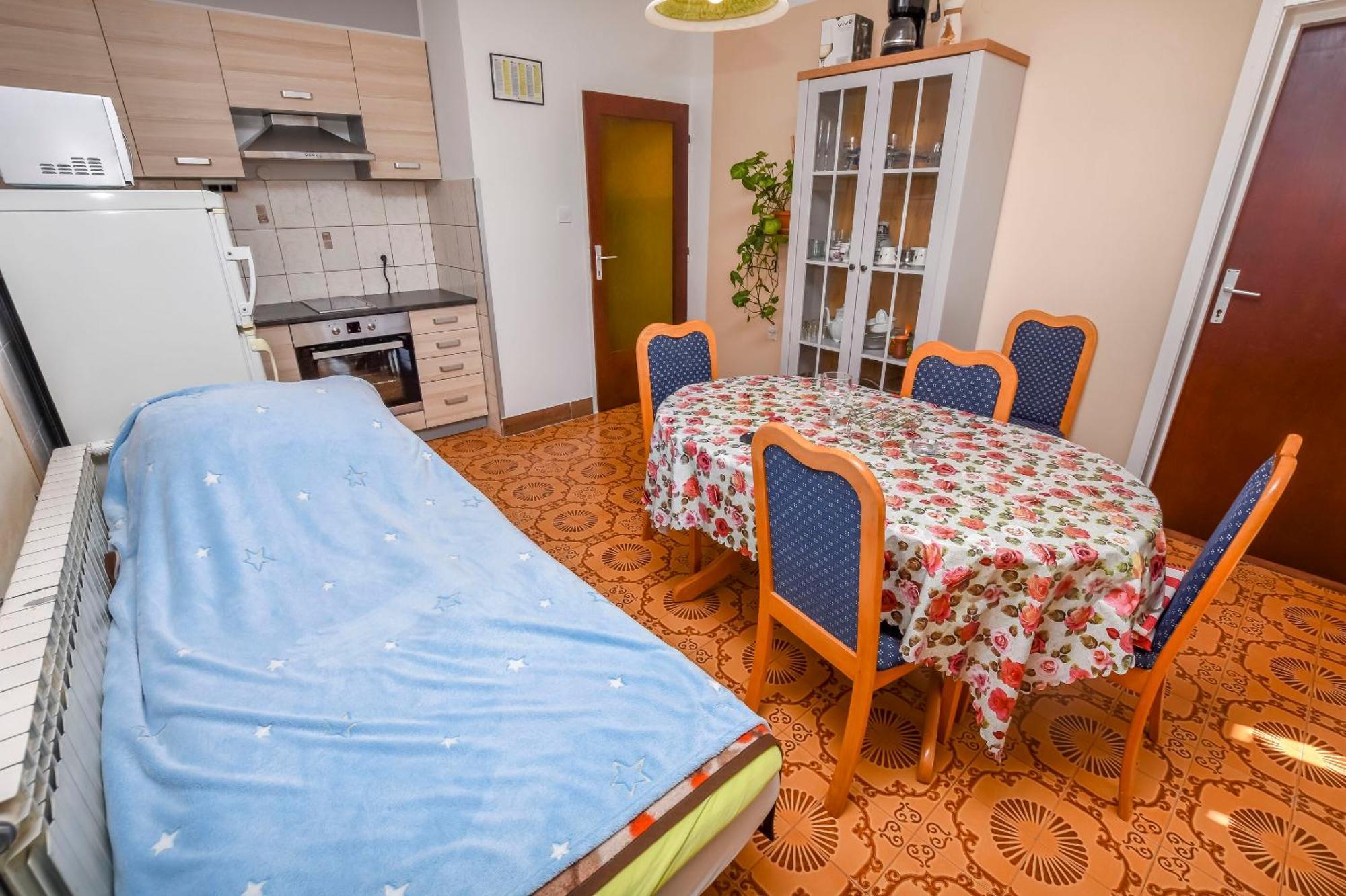 Apartments Luka 罗戈兹尼察 外观 照片